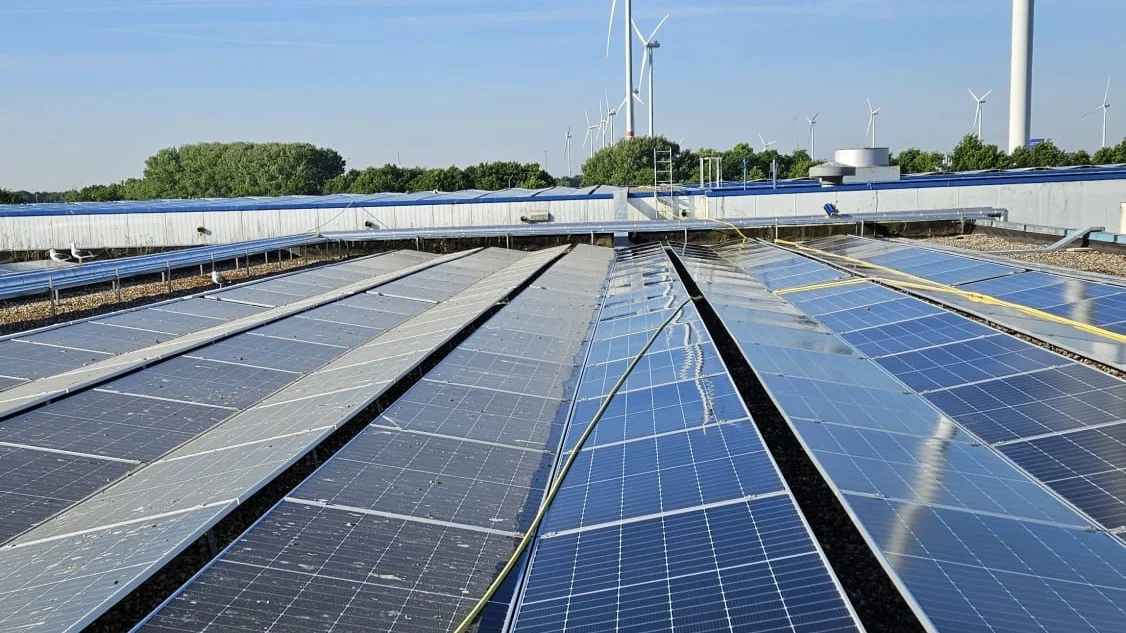 Ground-based solar park cleaning